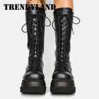 Женские ботинки на высокой танкетке, на молнии, до середины икры