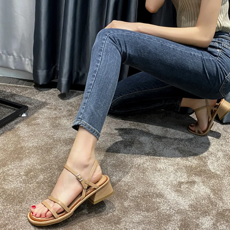 

Сандалии женские на квадратном каблуке, универсальные с открытым носком и пряжкой, лето 2021