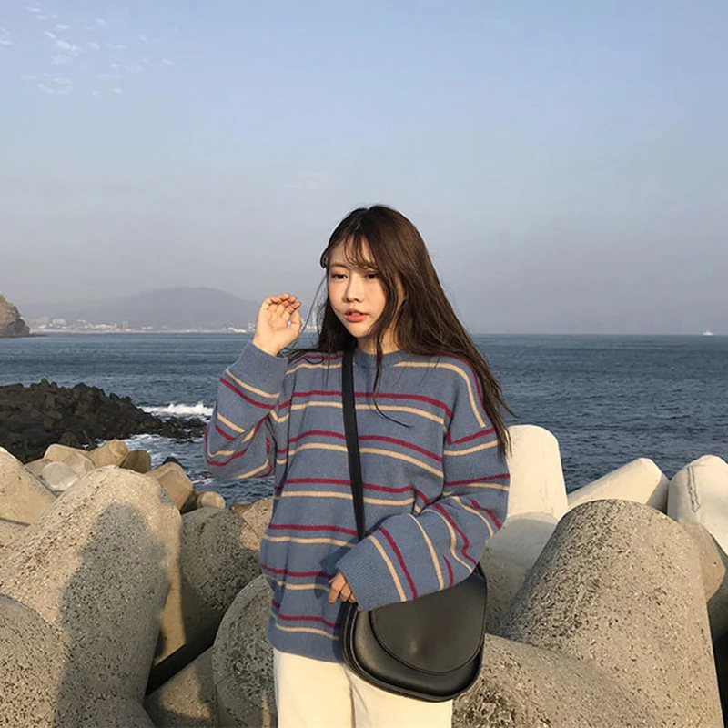 Пуловер женский осенний с круглым вырезом мягкий полосатый свободный в стиле