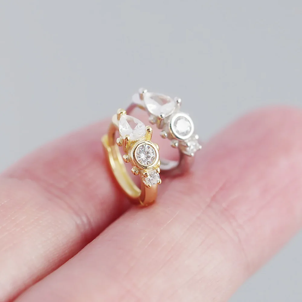 Женские серьги-кольца из серебра 925 пробы с белым цирконом