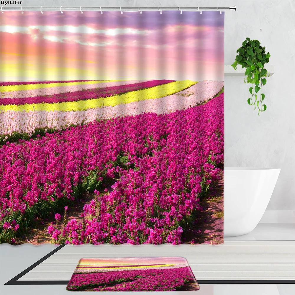 Занавеска для душа фиолетовая с лавандой и цветами на солнечном свете 2