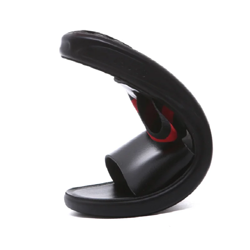 

2021 novos chinelos masculinos sandlias designer luxo sapatos homens fora chinelo antiderrapante casa grossa soldada palavra le