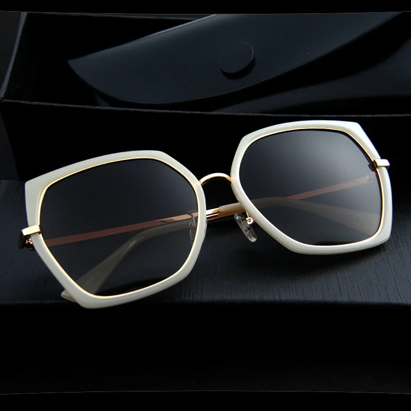 Очки солнцезащитные женские поляризационные круглые в винтажном стиле |