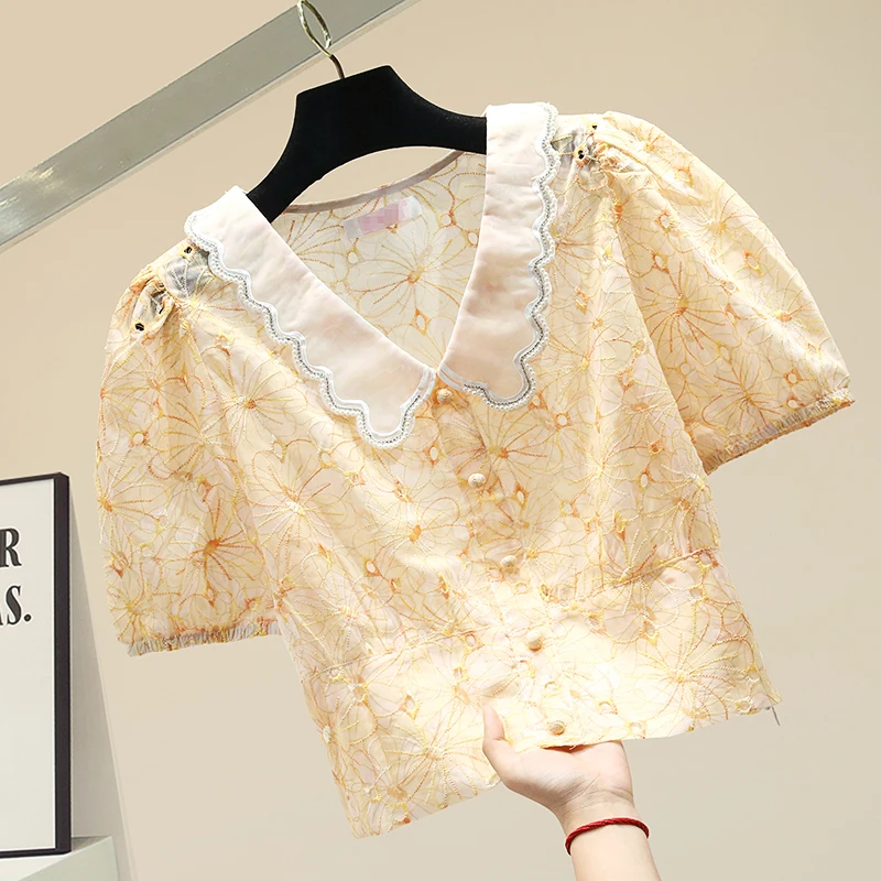 Блузка женская короткая с вышивкой и кружевным воротником | Женская одежда