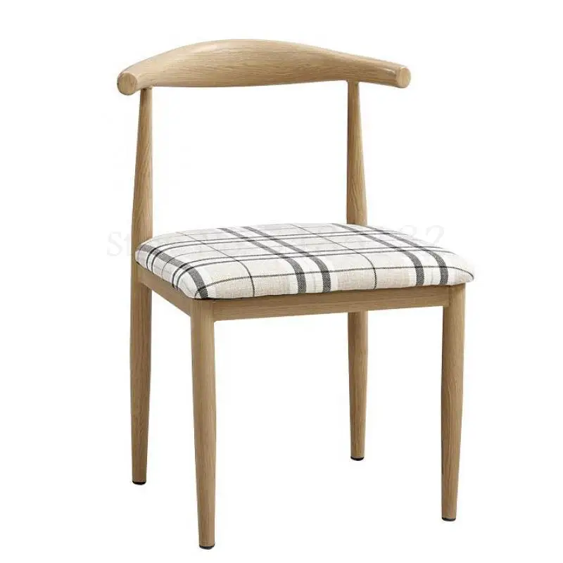 Обеденный стул в скандинавском стиле простой из искусственной древесины для