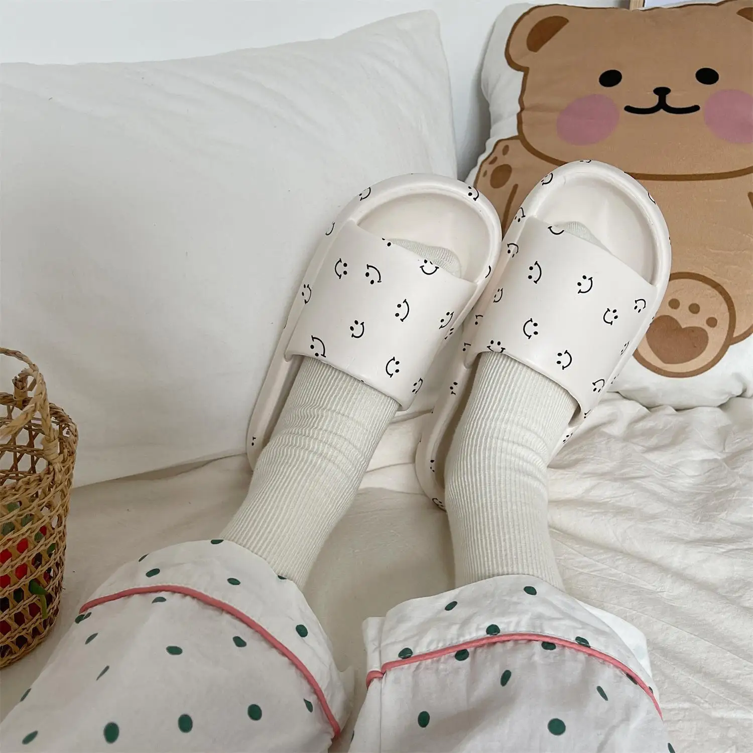 Удобные симпатичные Тапочки с героями мультфильмов домашние Нескользящие