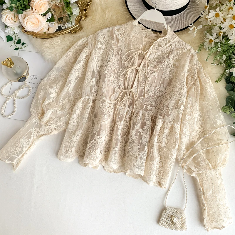 Женская кружевная блузка с длинным рукавом белая ажурная высоким воротником