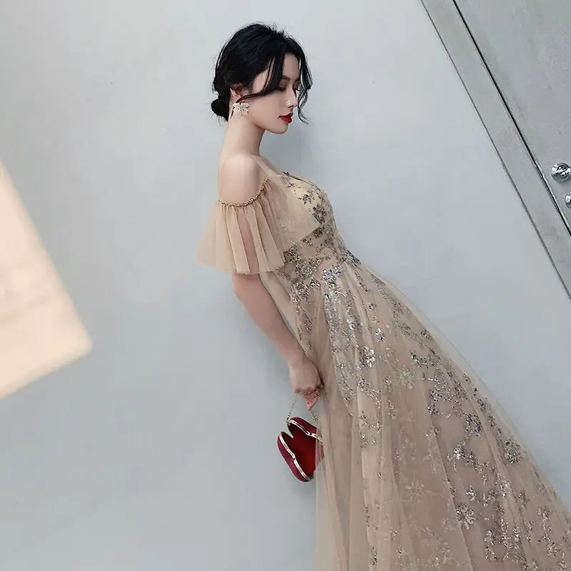 Женское вечернее платье без рукавов простое кружевное длинное с блестками и