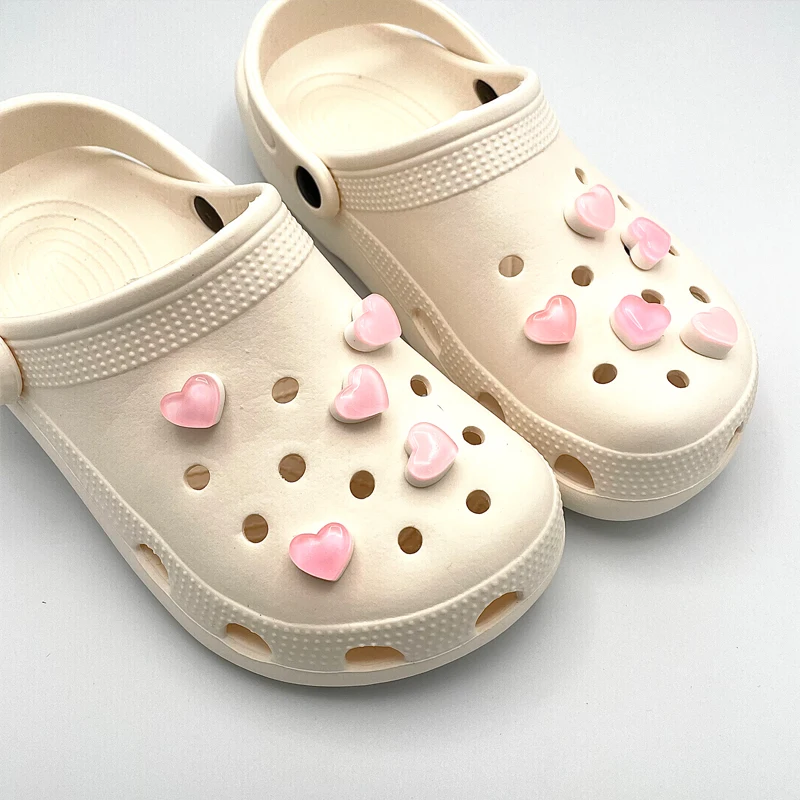 3D Pink Love Resin JIBZ Designer Shoe Charm Shoe Jewelry Gift To Girlfriend DIY Decoration For Croc Clog Shoe Buckle Accessories
