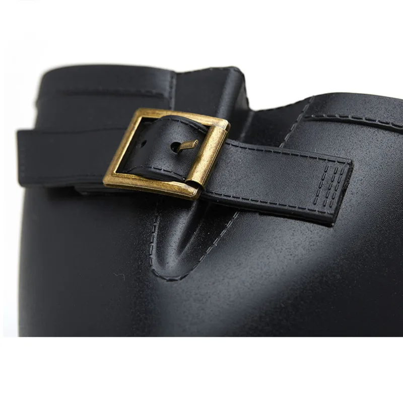 

2021 New Fashion Classic Rain Boots Women Middle Tube Locomotive Boots Female Non Slip Rain Buckle Rain Woman Soft Bottom Shoes