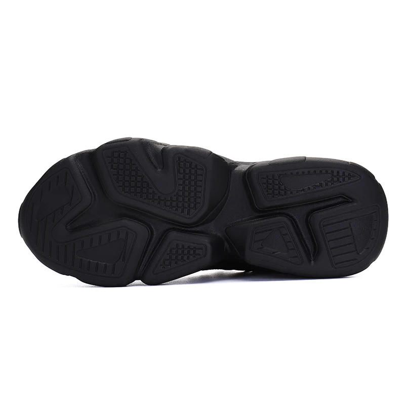 Женские кожаные кроссовки на толстой подошве белые или черные спортивные