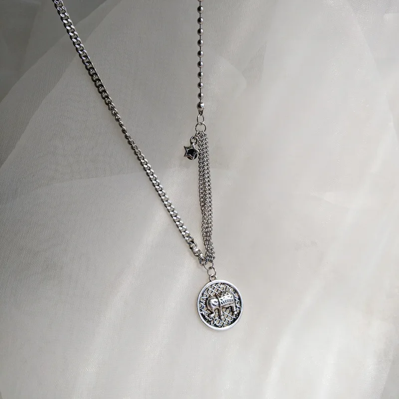 

Hip Hop Necklace for Women Star Expression Elephant Pendant Necklaces Vintage Jewelry Personality Accessories Charm Chain Gift