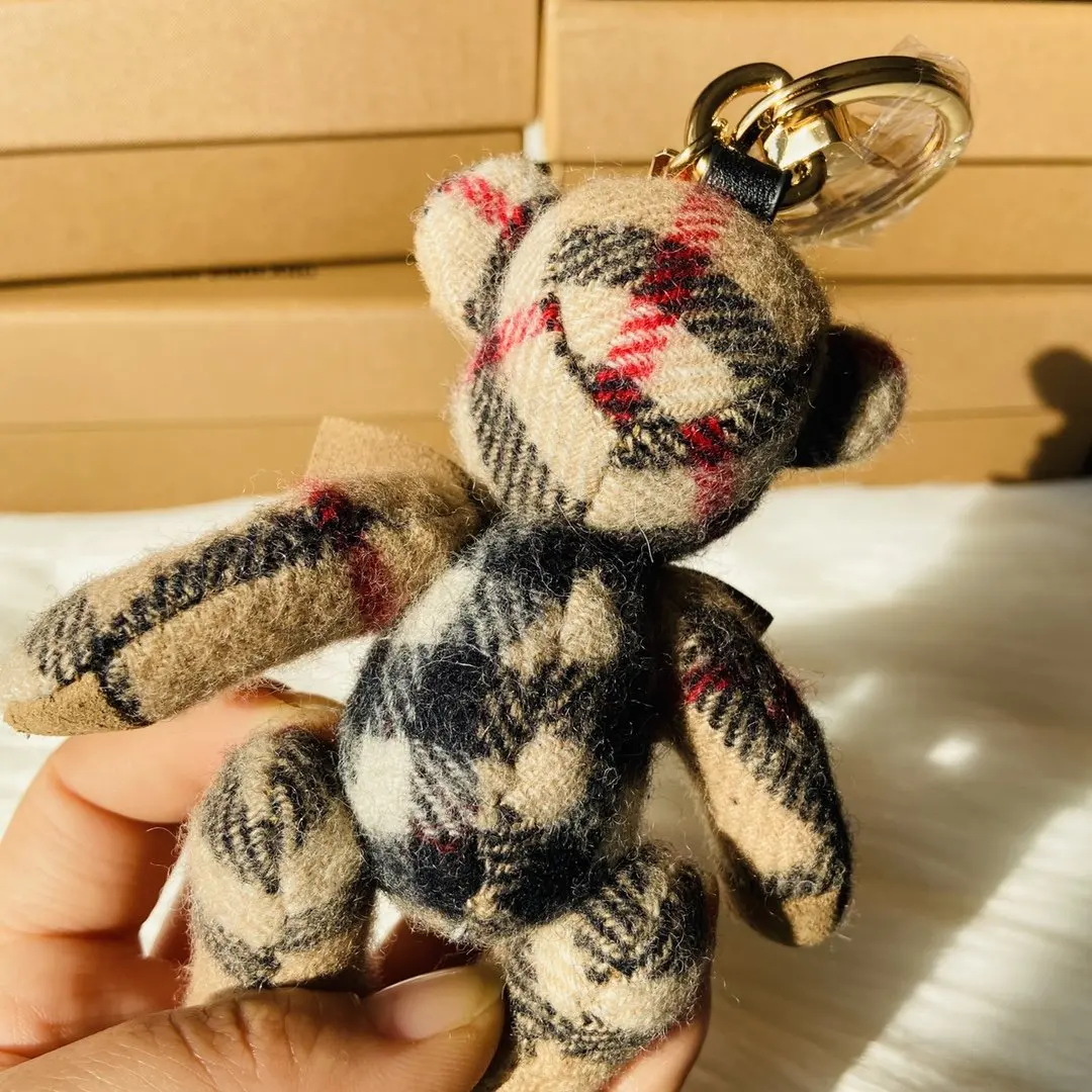 

2021 Cashmere Retro Cute Cartoon Bear Keychain Charm Chain Car Pendant Fashion Accessories Luxury Ladies Gift