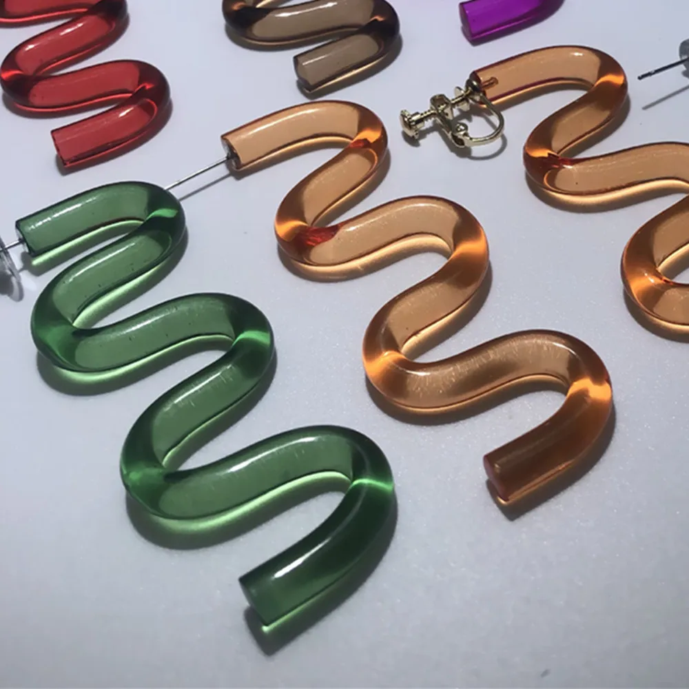 Fashion Transparent Acrylic Wavy Earrings Long Drop Earrings Jewelry for Women Colorful Resin Geometric Tassel Dangle Earrings