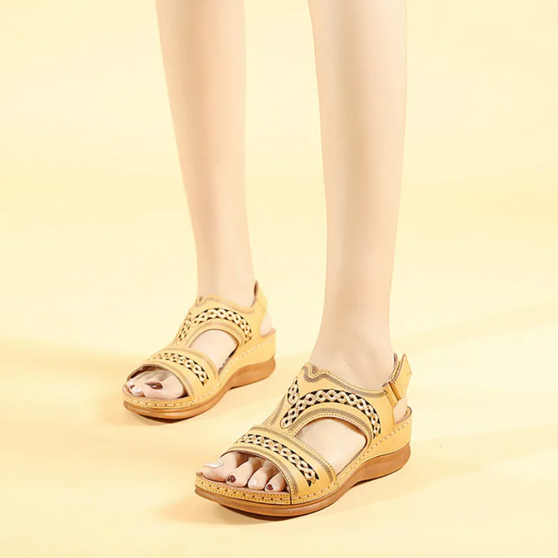 

Flat Sandals Women Genuine Leather Sandals For Mother Summer Beach Shoes Hook-Loop Ladies Sandals Casual Shoes Basic Sandalias