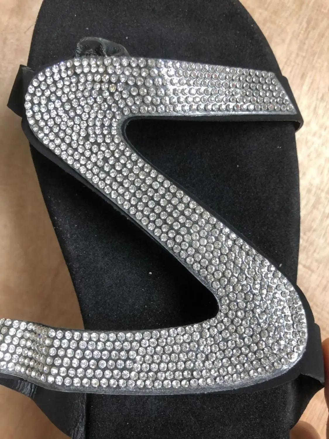 Женские сандалии с бриллиантами S образной формы черные женские пляжные туфли на