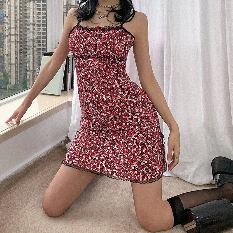 Летнее платье-трапеция на бретельках с кружевными цветами для девочек винтажное