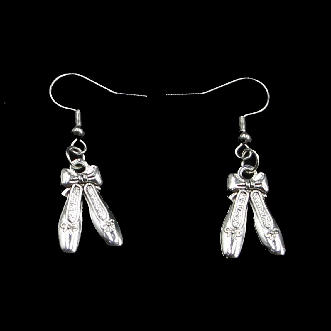 20 пар ручной работы Простой дизайн 20*13 мм Балетные туфли Тапочки Серьги для женщин Подарочные ювелирные изделия Милый маленький объект