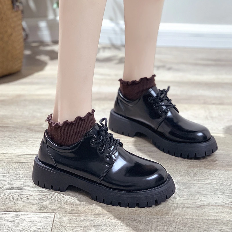 

Japanned Leather Shoes Woman Flower Embroider Lace Up Round Toe Derby Shoes Big Toe British Creepers Brogure Flats for Women