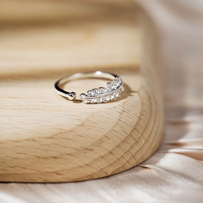 Кольцо с циркониевым листьем свежие сладкие ветки листья темпераментные модные