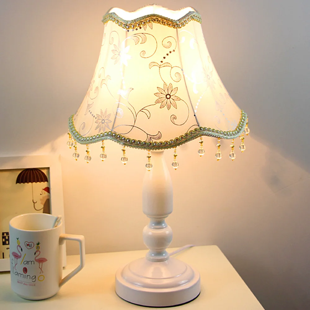 Маленькая настольная лампа современный милый прикроватный светильник для