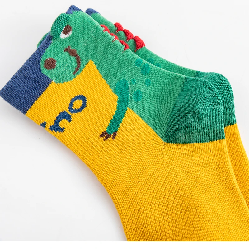 Boys and Girls Ankle Socks Cute Cartoon Dinosaur Pattern Crew Socks for 3-12 Years Kids Athletic Soft Comfy Cotton Socks 4 Pairs