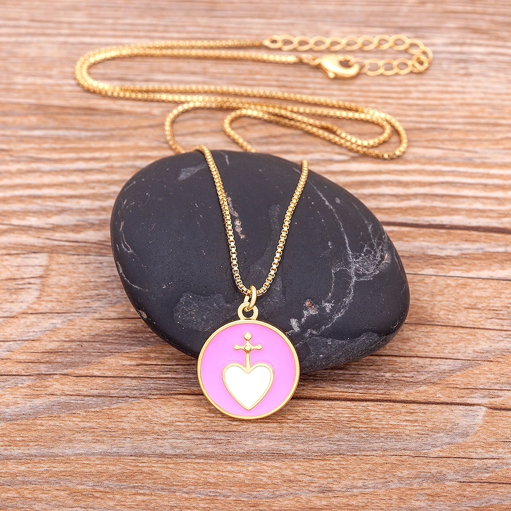 Женский ошейник с кулоном в виде сердца круглой формы |