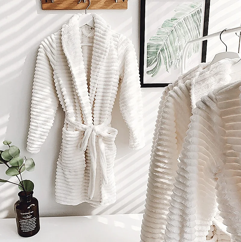 Зимняя женская одежда для сна белые полосатые фланелевые халаты утепленная