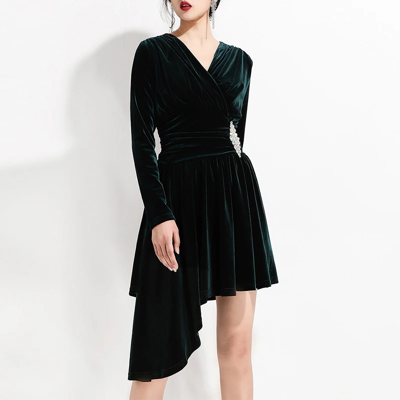 Женское мини-платье с драпировкой Max Spri зеленое вельветовое платье V-образным