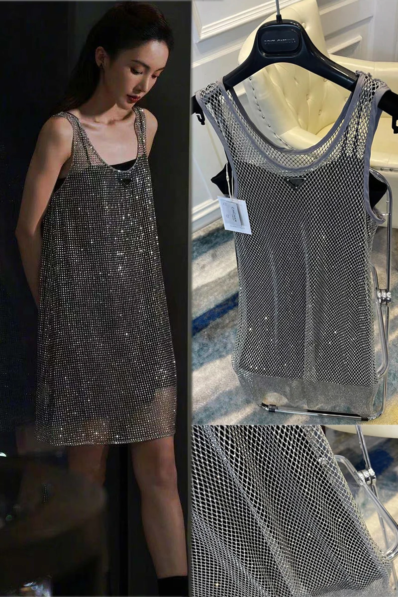 

Gina, Tik Tok, with the same dress, suspenders, sequins, flashing vests, full rhinestones, rhinestones, pearl skirts