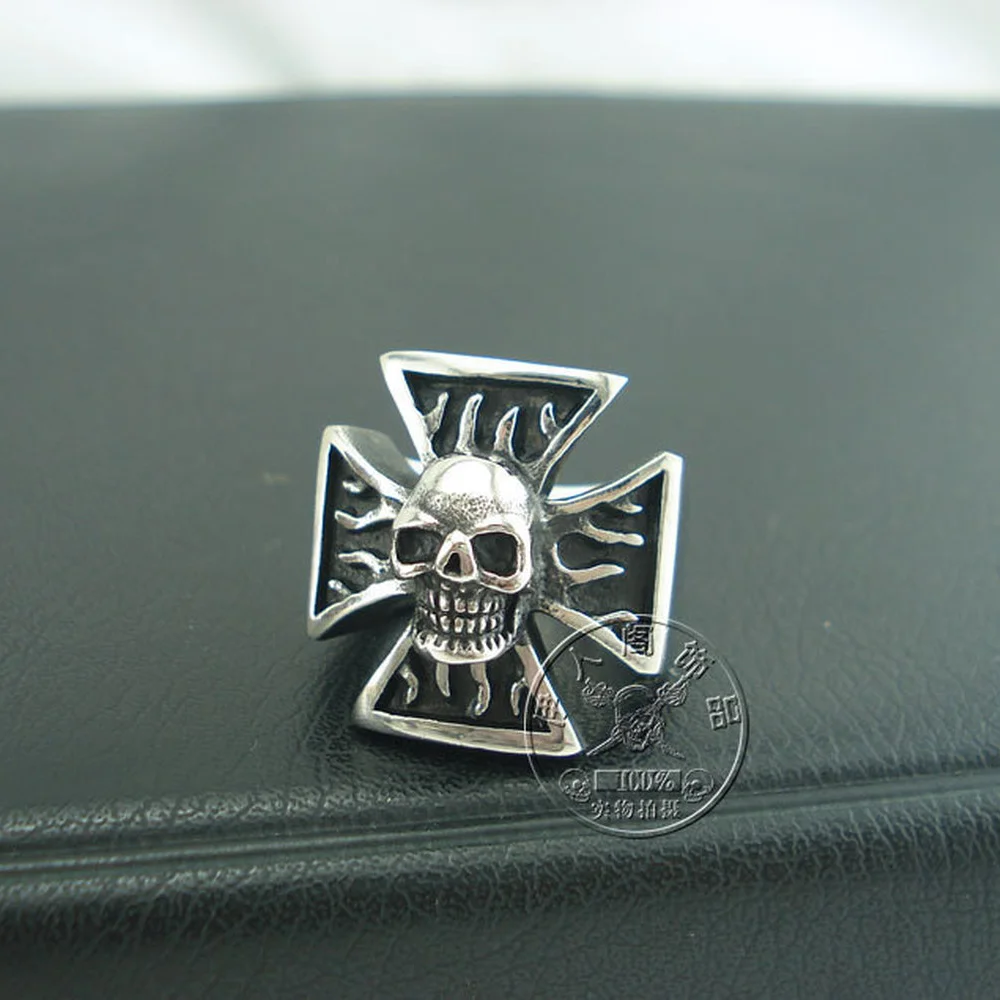 

European and American new men's party holiday gifts neo-gothic style rock band exaggerated retro titanium steel ring skull cross