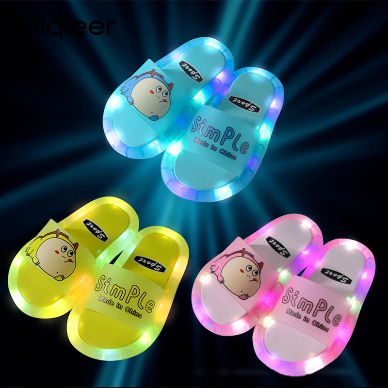 Симпатичные детские тапочки с динозавром летние светящиеся Мультяшные шлепанцы