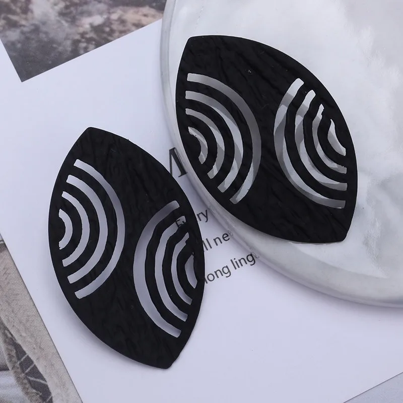 

Retro Metal Leaf Ear Studs Geometric Simple Fashion Wild Earrings
