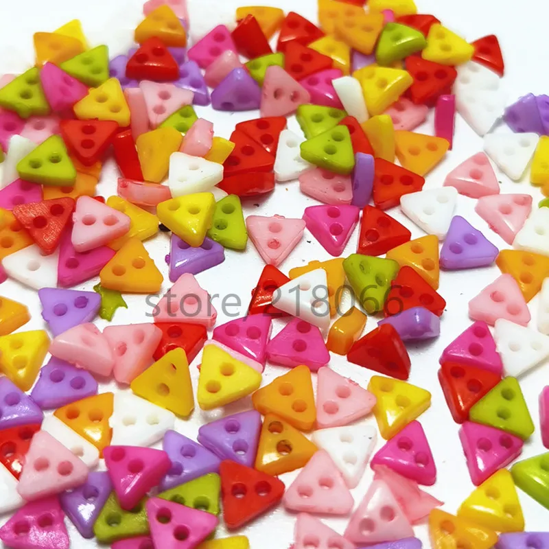 Suoja 500 шт./лот смешанные 6 мм Мини треугольные крошечные кнопки пластиковые Швейные 2 отверстия кнопки украшения скрапбукинга Cardmaking Suoja 500 шт./лот смешанные 6 мм Мини треугольные крошечные кнопки пластиковые Швейные 2 отверстия кнопки украшения скрапбукинга Cardmaking