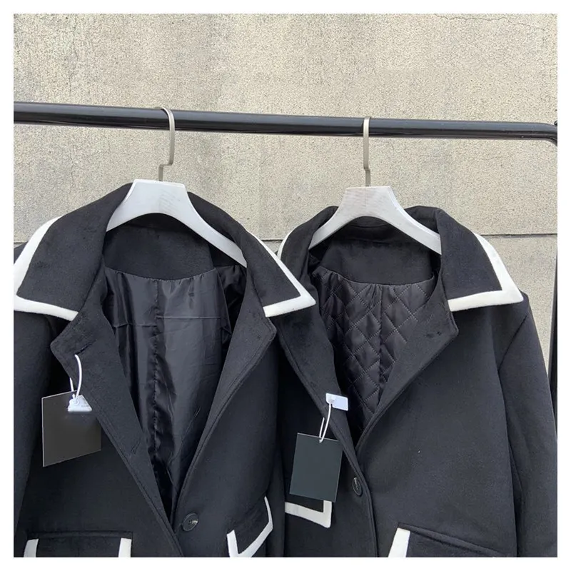 

Coats & Jackets