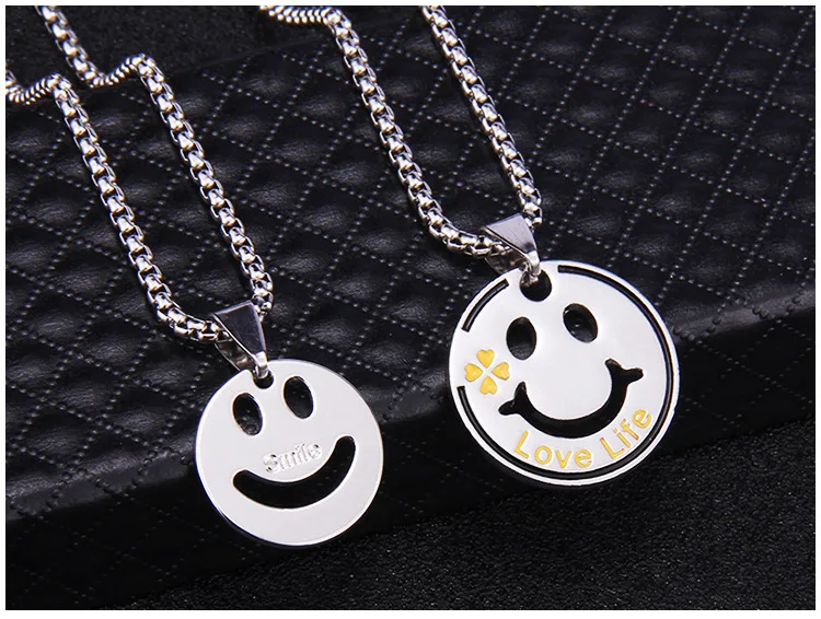 

2021 smiley face necklace female niche design sense trend hip-hop double-sided expression pendant accessory round pendant