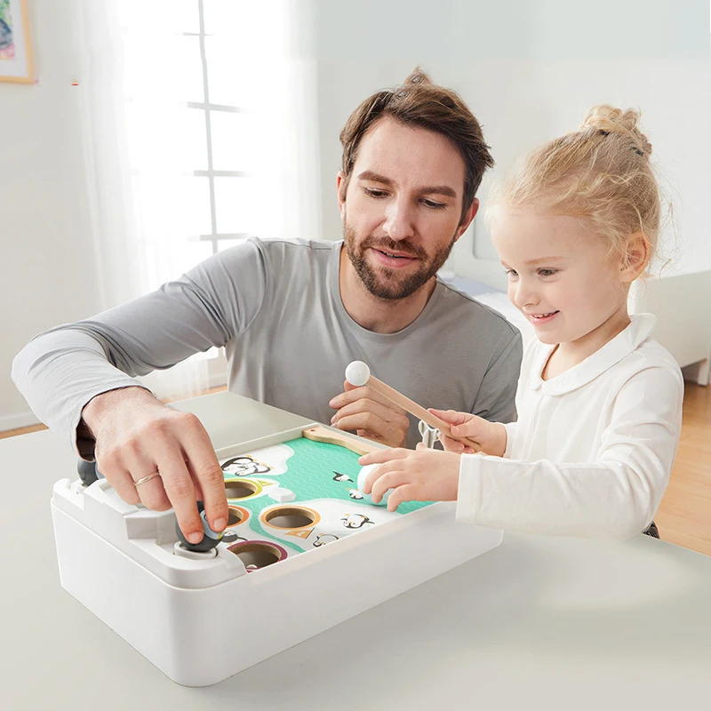 Детские забавные вечерние ледяные кубики пингвина бильярдный стол