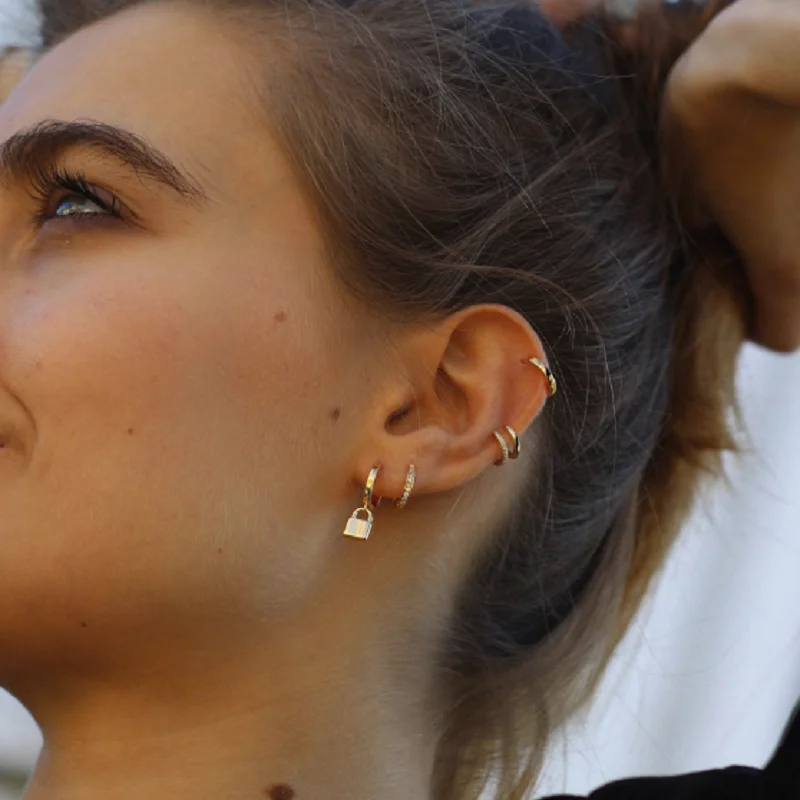 Серьги с замком серьги кольца маленькие модные трендовые подвески ювелирные