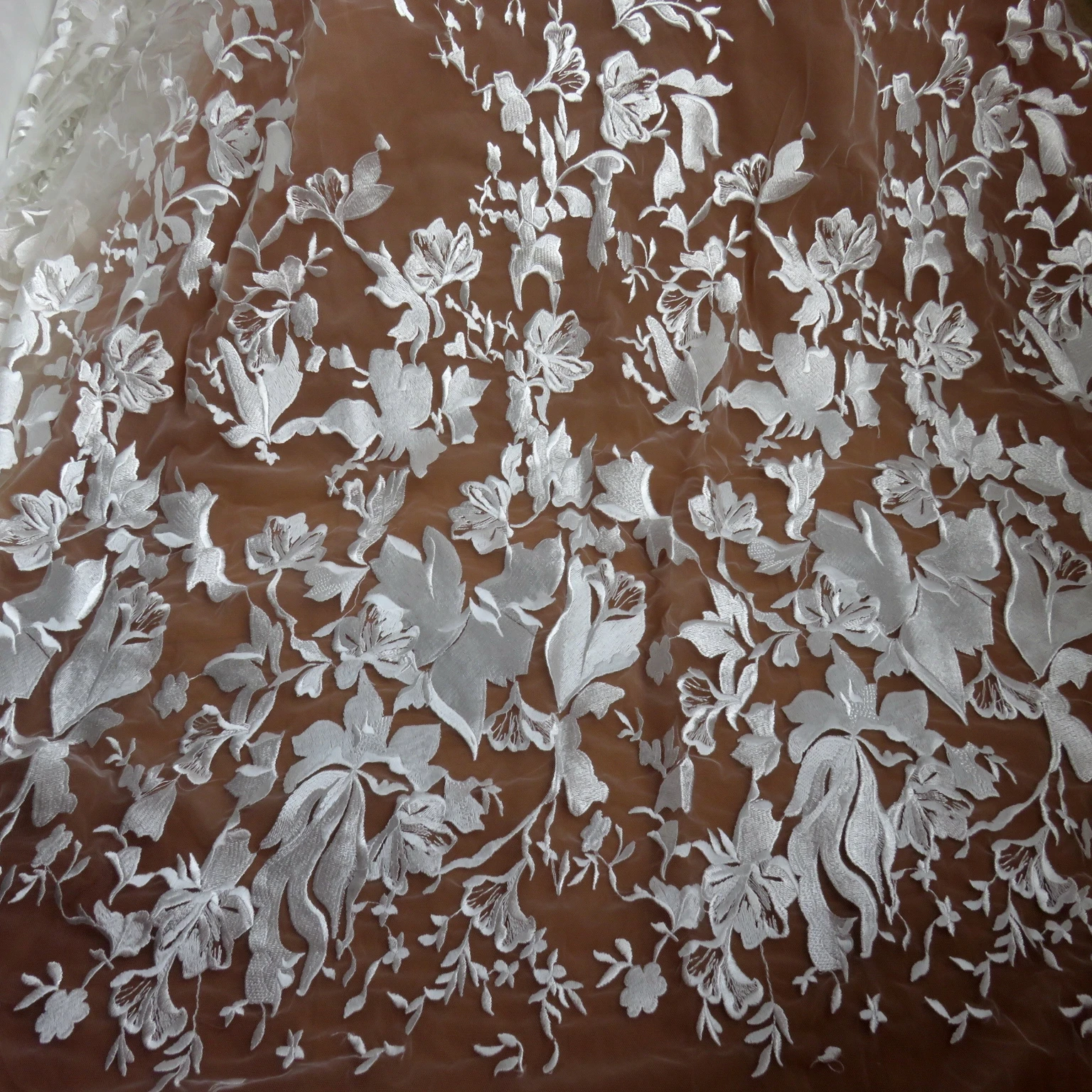 

Off white wedding lace fabric ployester embroidery gown dress lace fabric 130cm width sell by yard