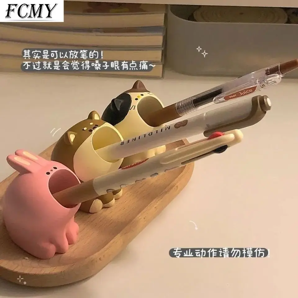 

2021 New Cute Dry Cat Resin Pen Holder Stand Storage Tube Office Desk Organizer Pencil Pot Storage Box Kids Gift