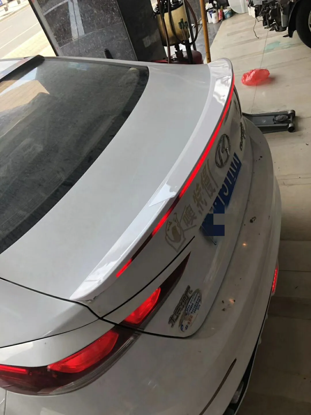 Для hyundai Elantra спойлер светодиодный светильник стример ABS Материал задний Багажник крыло праймер цвет задний спойлер