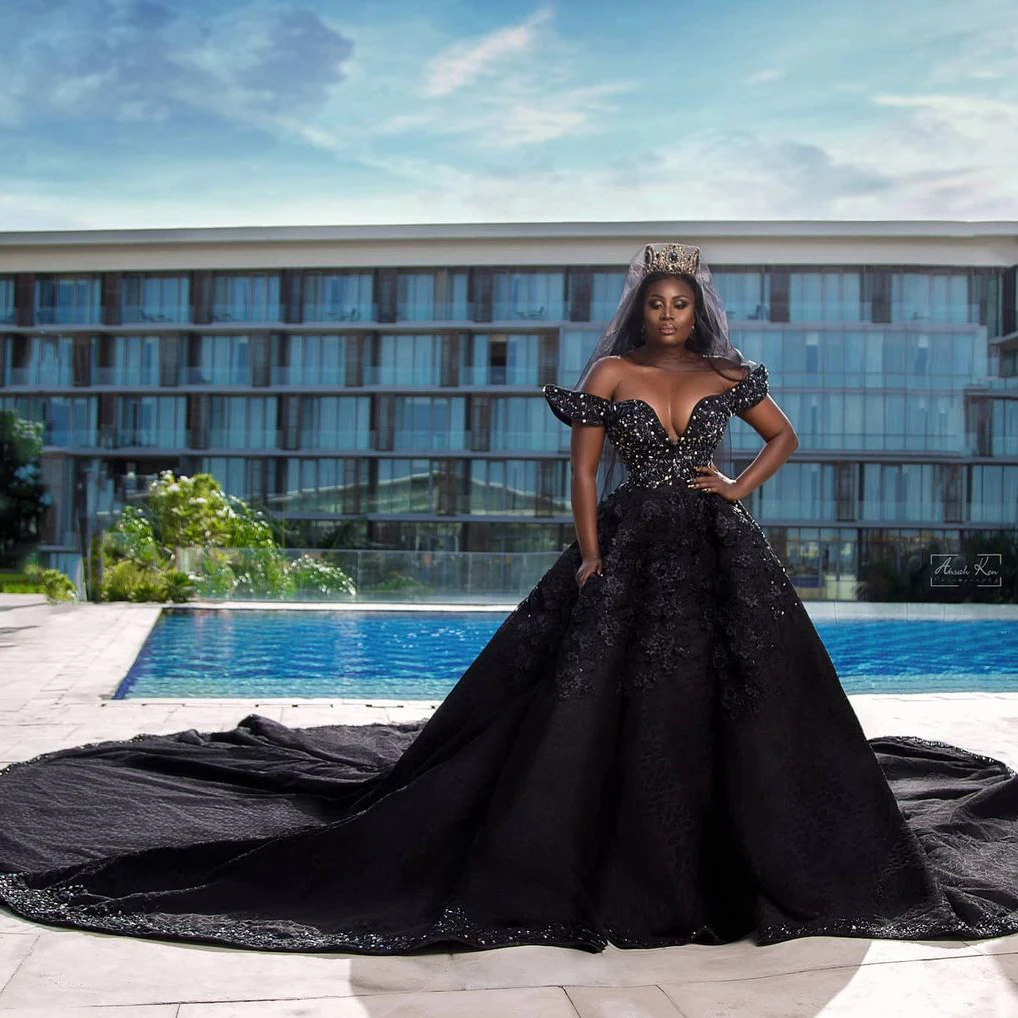 

Luxury Black Ball Gown Prom Dresses Aso Ebi Style Long Train Evening Gowns Cap Sleeves Beaded Plus Size Princess Gown