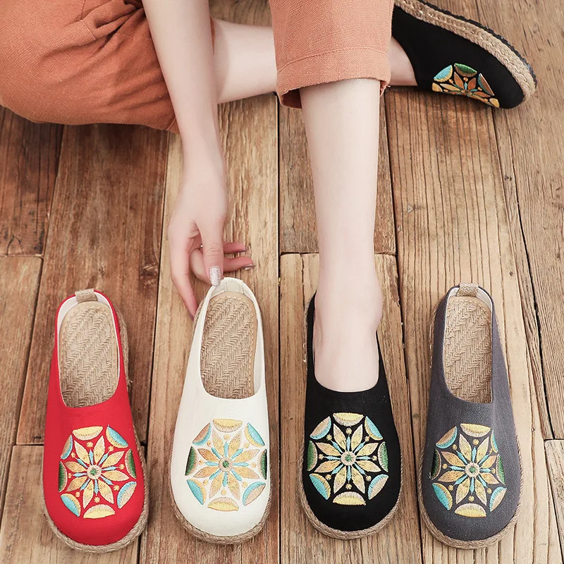 

2021 Fashion Women's Embroidered Flat Heel Spring New National Cool Cloth Slippers