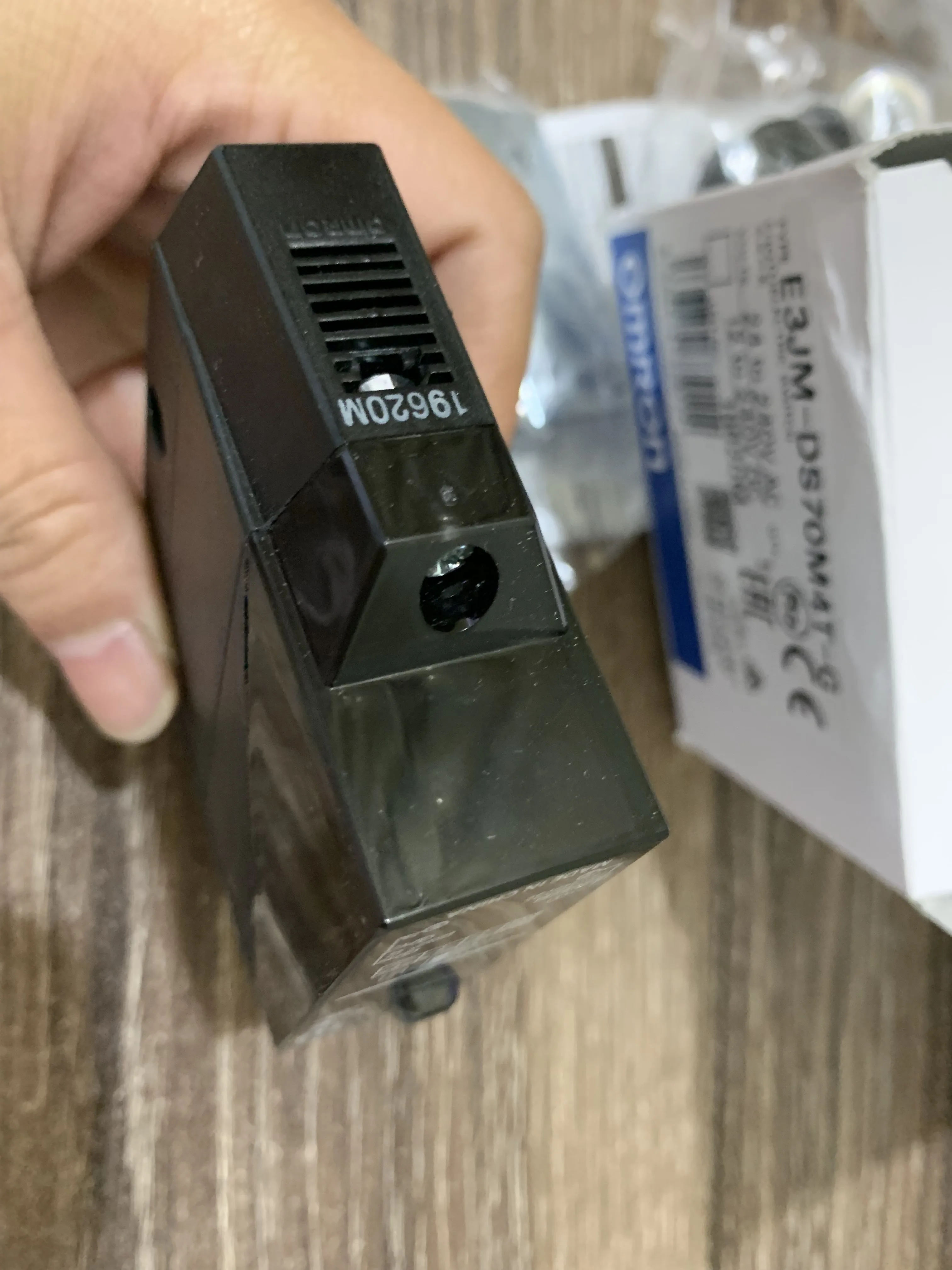 Фотоэлектрический датчик OMRON E3JM-DS70M4T-G от 24 до 240 В переменного тока 12 постоянного