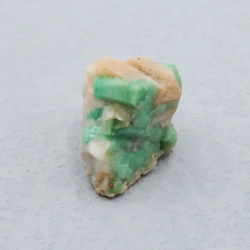 Необработанный Изумрудный зеленый драгоценный камень Drusy ювелирные изделия