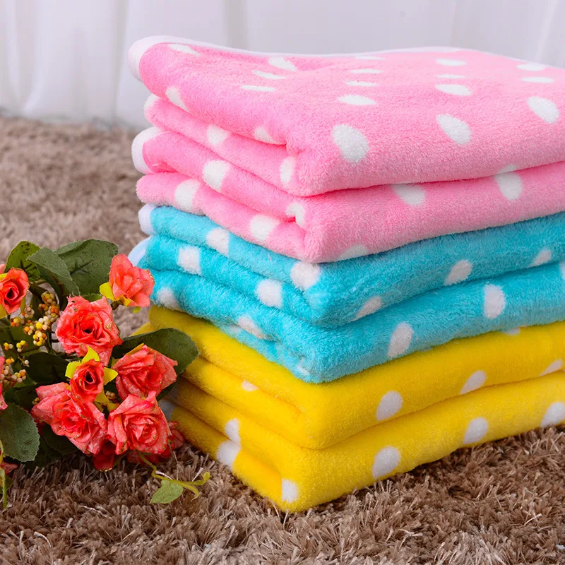 Разноцветные волнистые одеяла не могут позволить себе из кораллового флиса