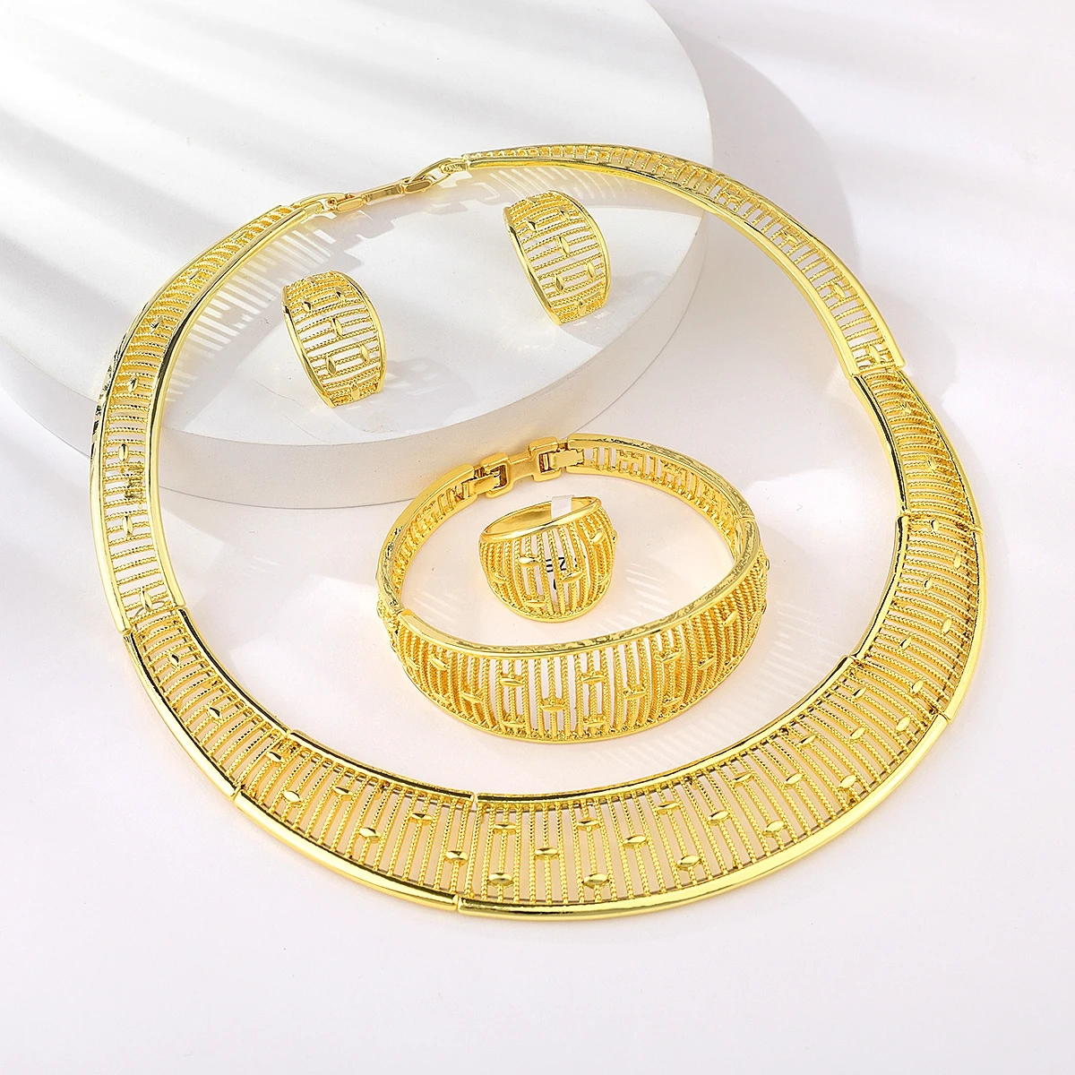 

Viennois Dubai Jewelry Sets for Women Luxury Hollow Out Necklace Earrings Rings Bracelet Set Indian Wedding Jewelry Set Bridal