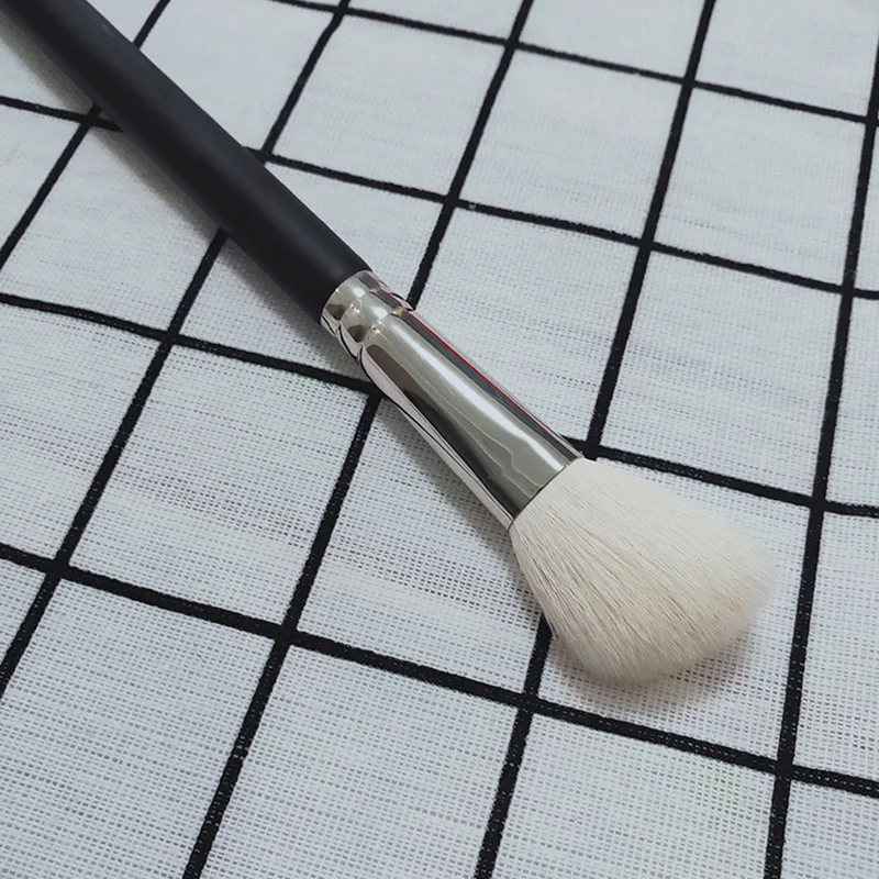 1Pcs Fashion High Quality Facial Makeup Brush Beveled Blush Powder Brush High Value Copper Tube Professional Makeup Tools