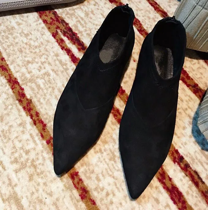 Женские замшевые ботильоны с острым носком короткие ботинки на плоской подошве