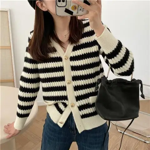 

Women 2021 Spring Summer Cardigan Female Retro Jumper Top Ladies V-neck Long Sleeve Sweater Knit Fashion Striped Cardigans C79